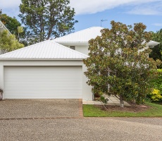 4 Bedrooms, House, For sale, Ashmore Road, 2 Bathrooms, Listing ID 1067, Benowa, Queensland, Australia, 4217,