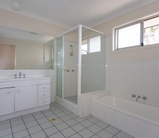 4 Bedrooms, House, For sale, Ashmore Road, 2 Bathrooms, Listing ID 1084, Bundall, Queensland, Australia, 4217,